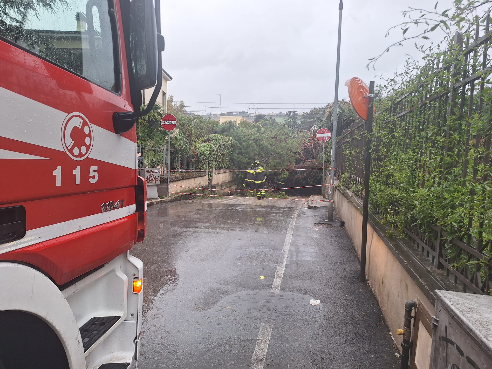 (Video) Maltempo. Vigili del Fuoco: Oggi 20 interventi tra frane e allagamenti. Rinforzi da Bologna e ravenna