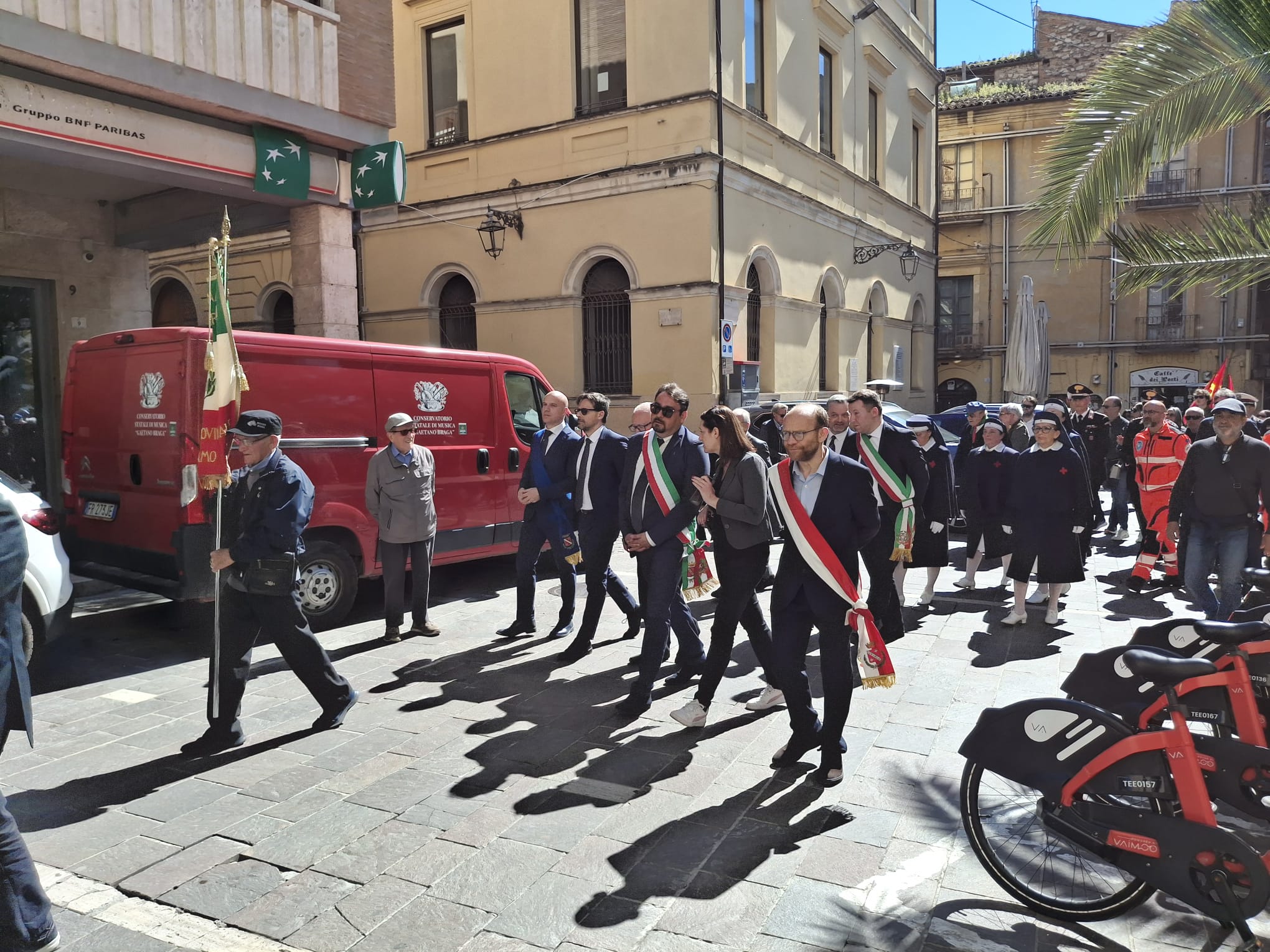 Celebrazioni del 25 Aprile a Teramo tra cortei, omaggi e momenti di memoria