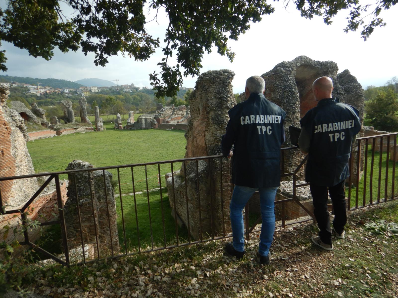 Tossicia, le colonne dell’altare tornano a casa: l’Arma restituisce il tesoro trafugato a Santa Rufina