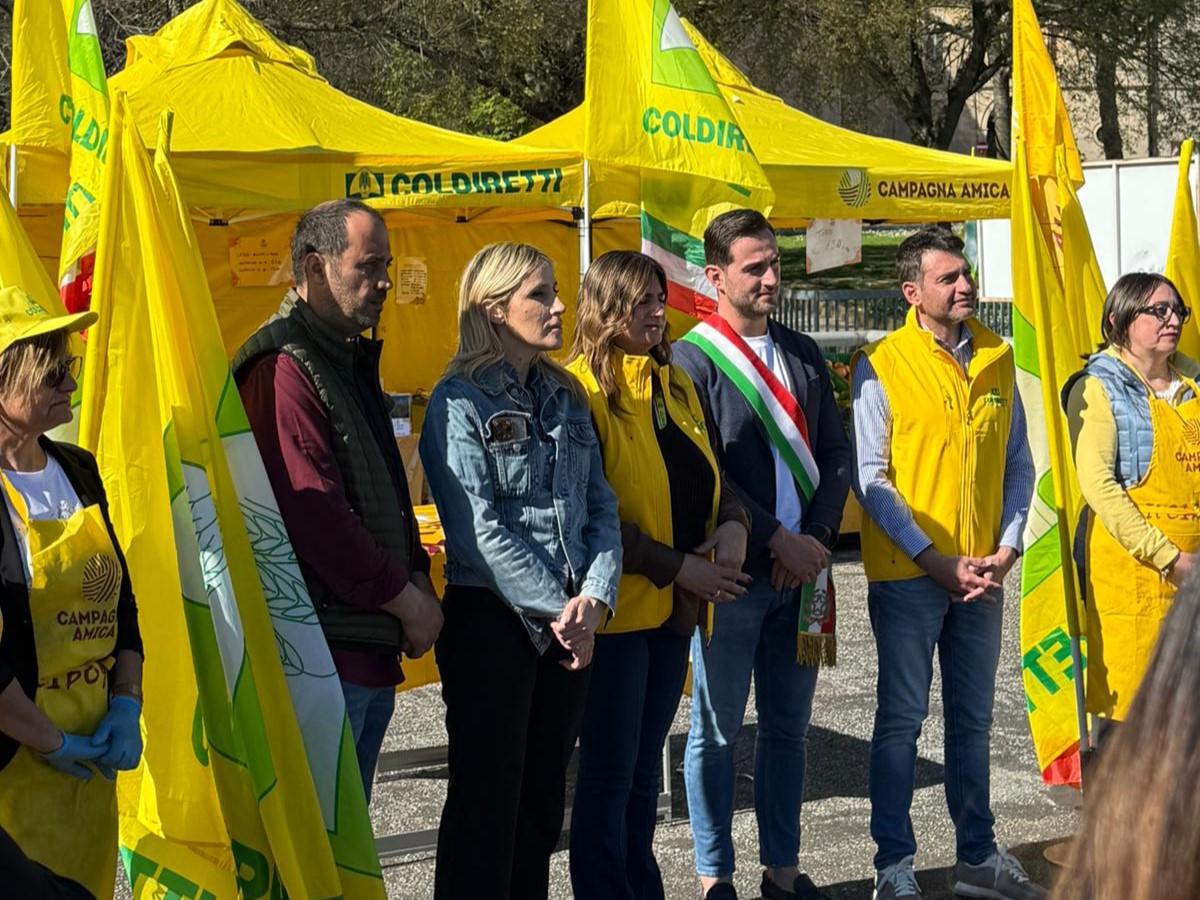 Teramo, l’agricoltura sposa il centro: inaugurato il mercato a chilometro zero