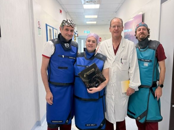 Medicina d’avanguardia all’ospedale Mazzini: curati insieme stenosi carotidea e aneurisma cerebrale