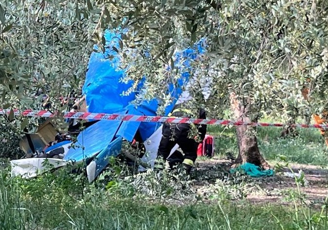 Incidente aereo a Vasto: ultraleggero cade in un uliveto, due trentenni feriti