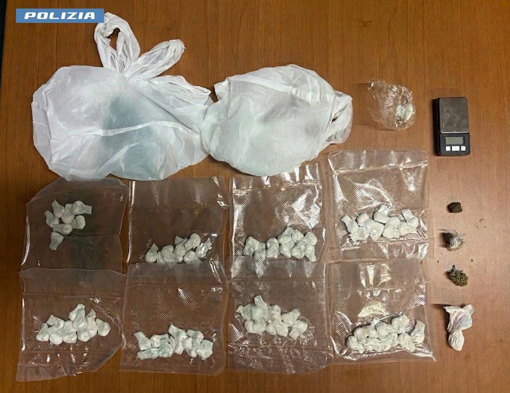 Arrestati “Rider” della Coca: rinvenuti 150 grammi di sostanza e sequestrati contanti