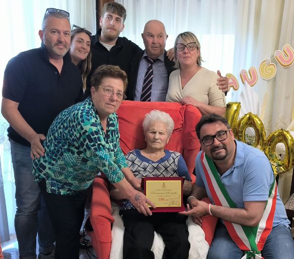Auguri signora Domenica per i suoi 100 anni