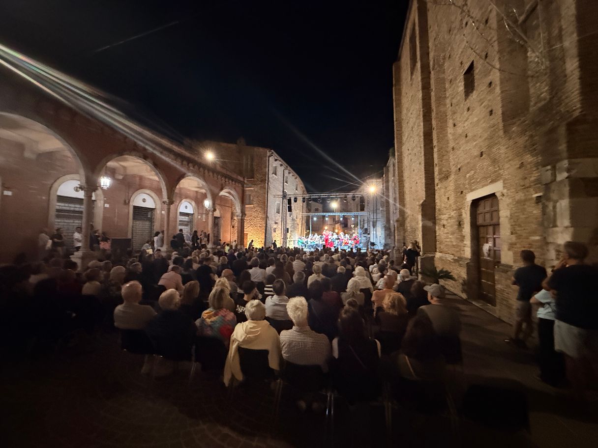 Omaggio al voto femminile: l’Orchestra del “Braga” incanta Teramo nel Concerto per la Repubblica