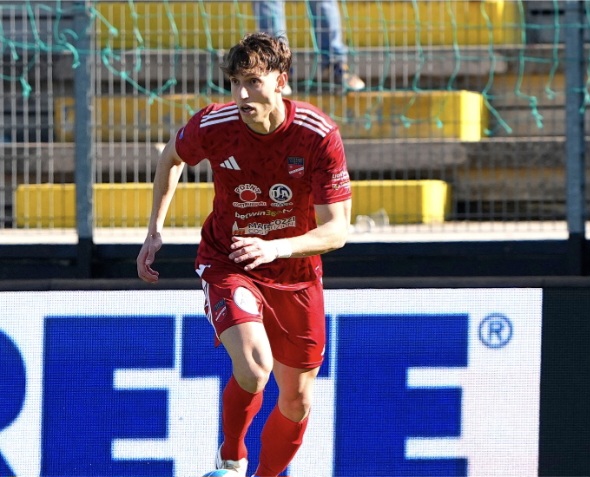 Teramo Calcio. Il difensore Cipolletti rinnova il contratto annuale