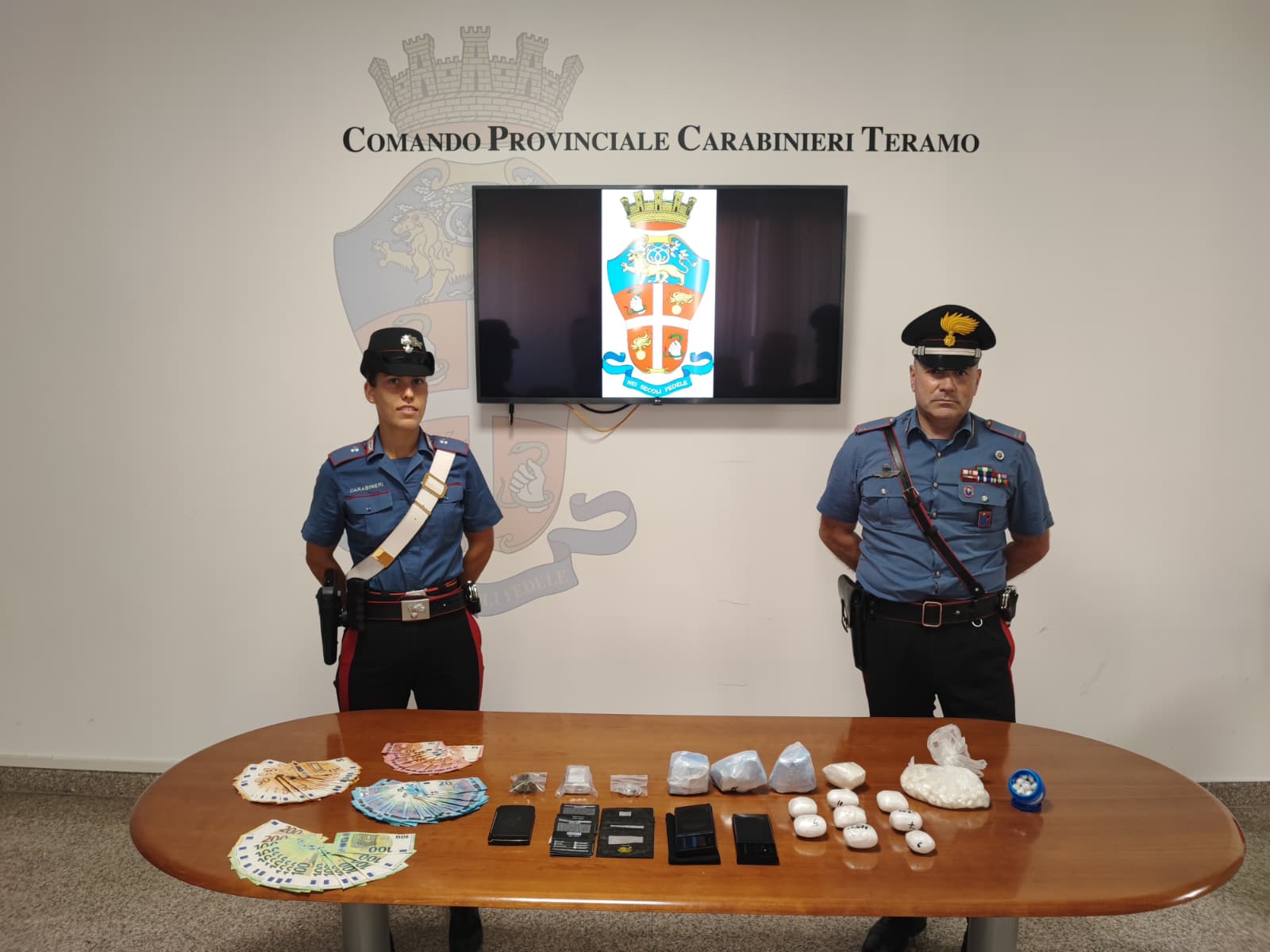 Operazione antidroga a Teramo, arrestata una coppia: sequestrati 1,8 kg di cocaina