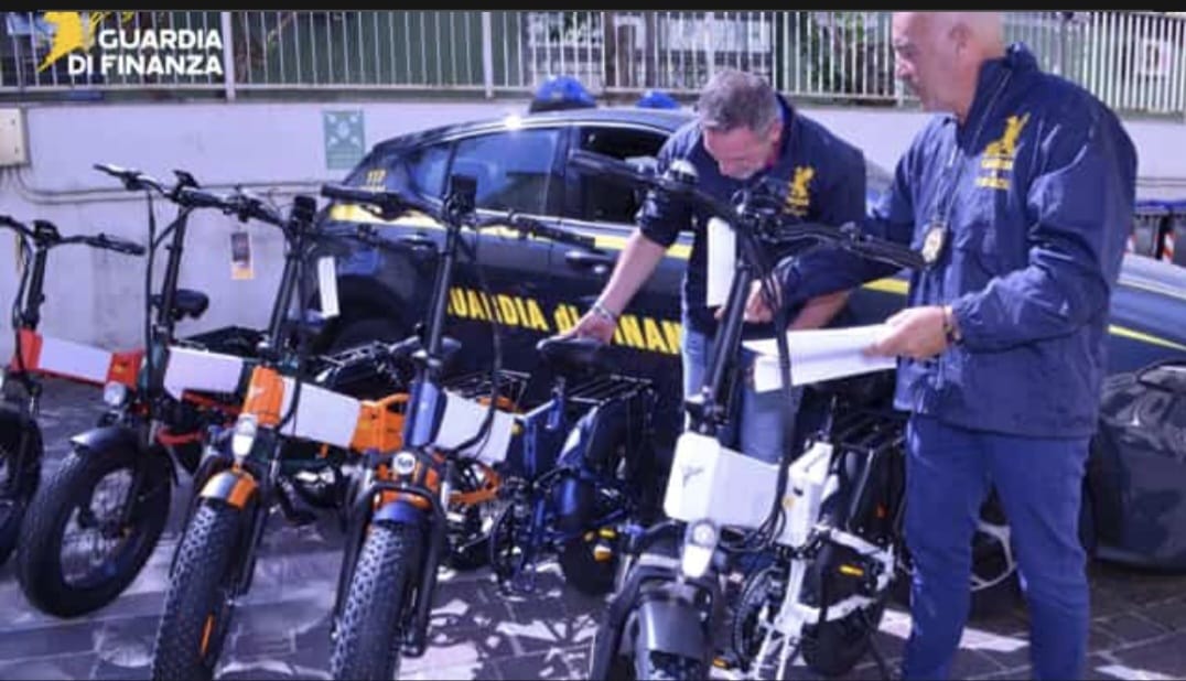Guardia di Finanza blocca la vendita di biciclette elettriche irregolari