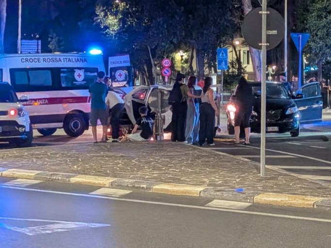 (VIDEO) Incidente stanotte in piazza Garibaldi: un ferito