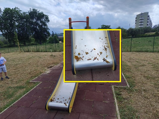 Bottiglie frantumate alparco giochi di Colleatterrato basso. La segnalazione di alcuni genitori