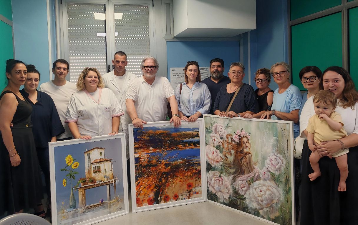 Mazzini, donati 18 quadri al reparto di Ostetricia e Ginecologia