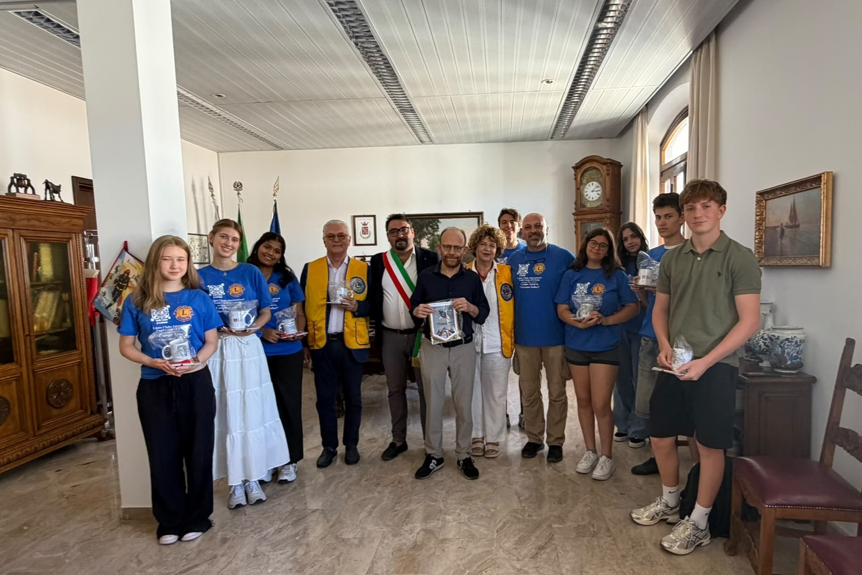 Teramo, il Lions Club accoglie i giovani del “Campo Azzurro” in Municipio