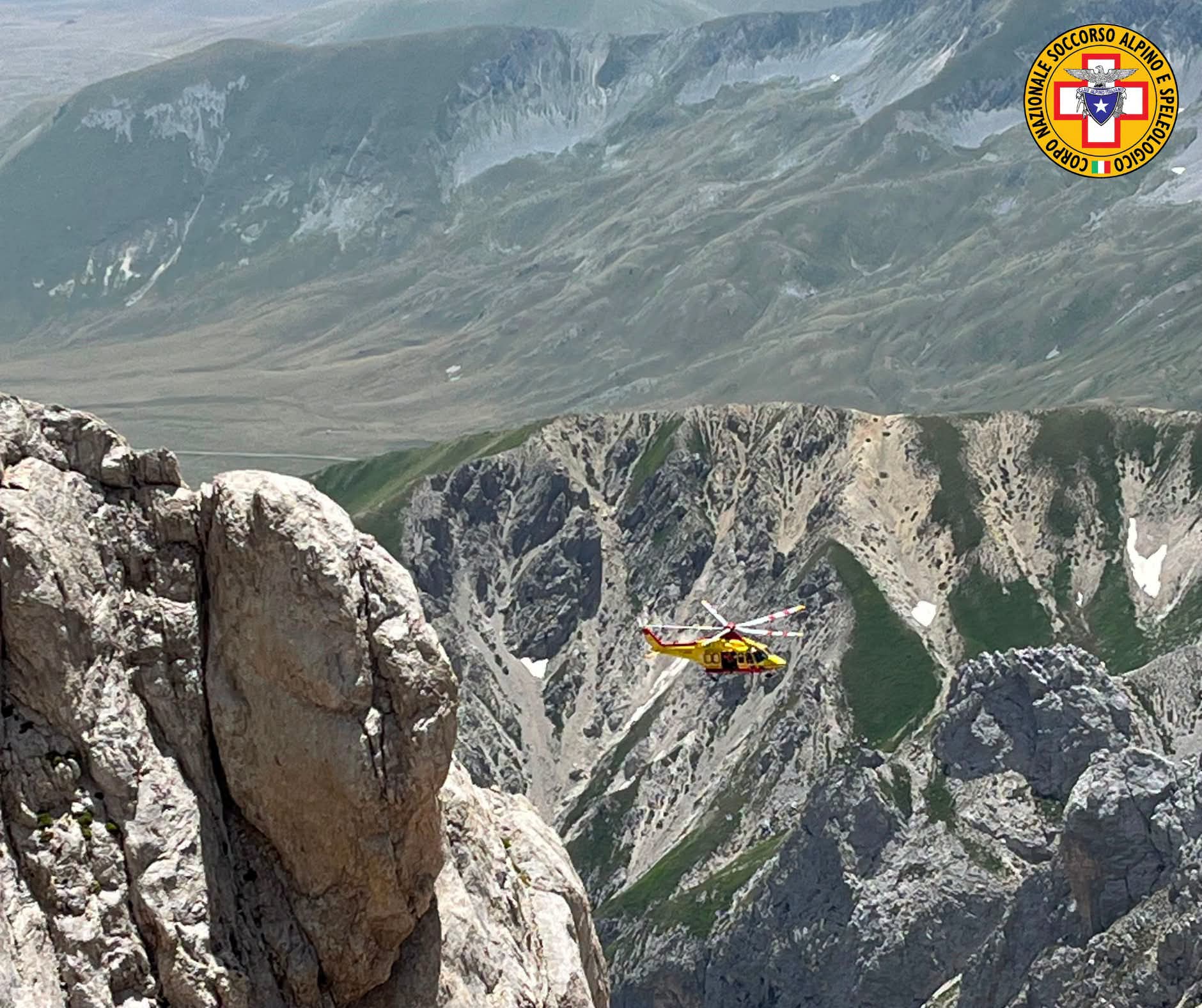 Corno Grande, nuovo soccorso in quota: recuperati l’alpinista e il compagno di cordata