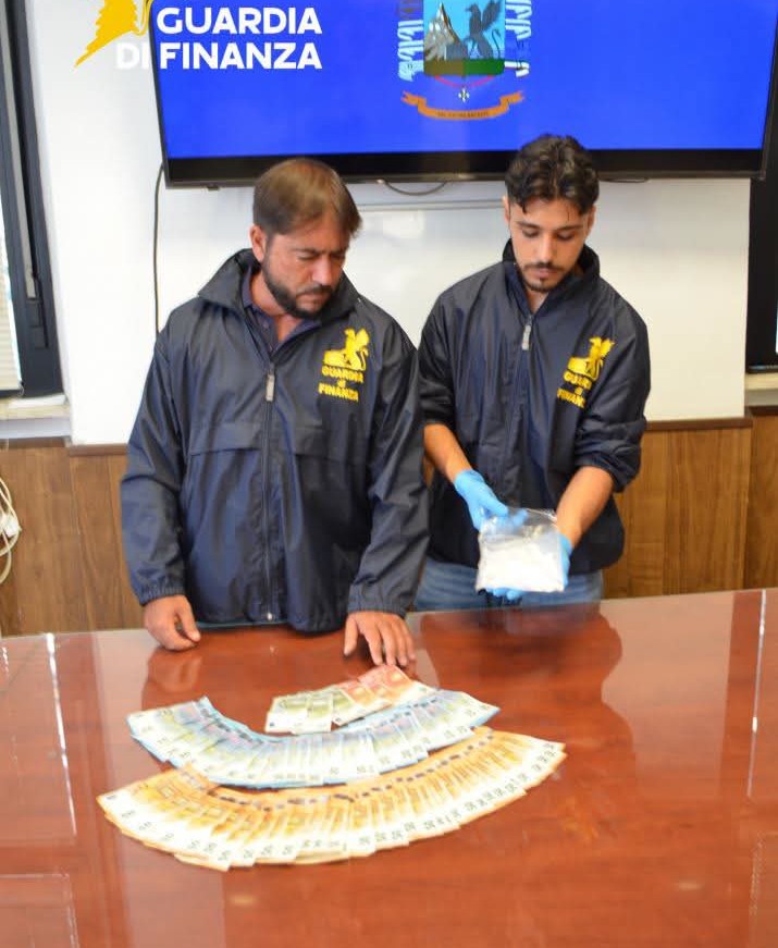 Coca in casa e in auto: arrestato dalla Guardia di Finanza