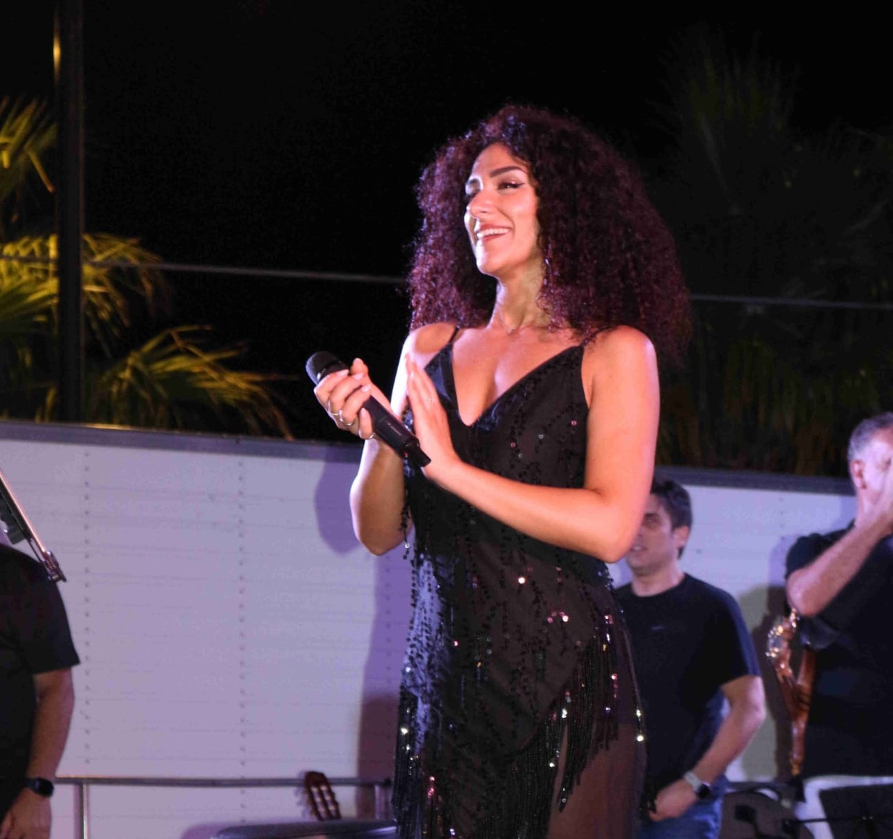 “Across the Rock” conquista Giulianova: un viaggio nella storia della musica senza tempo che fa il pieno di applausi