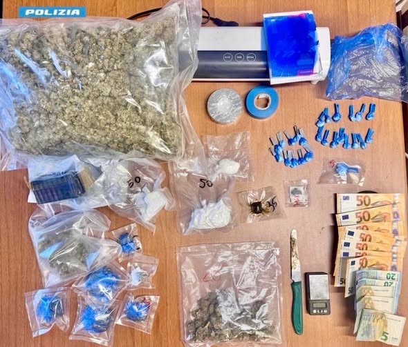 Cinquantenne incensurato arrestato con oltre un chilo e mezzo di droga