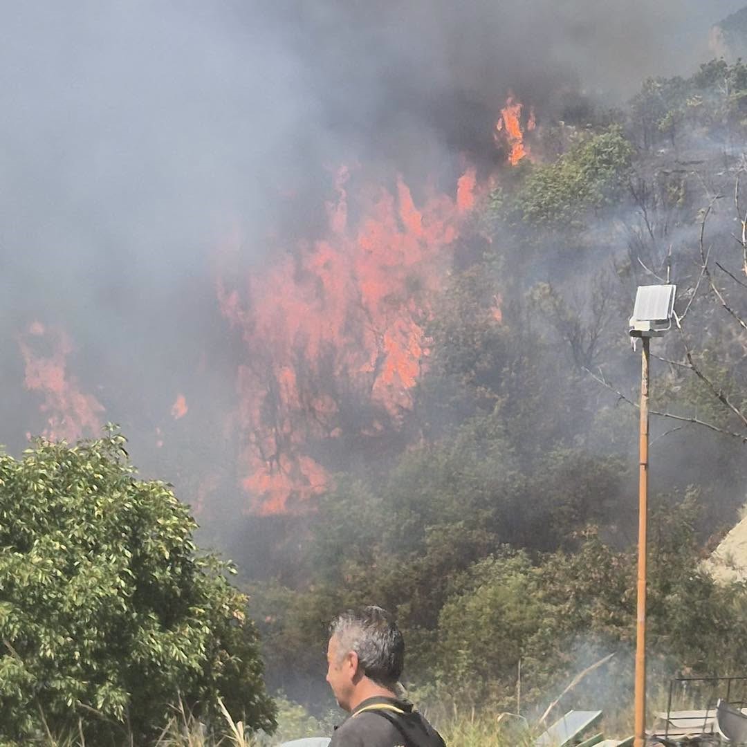 Montorio. Rogo di 5 ettari a Contrada Santa Lucia: operazioni di spegnimento in corso