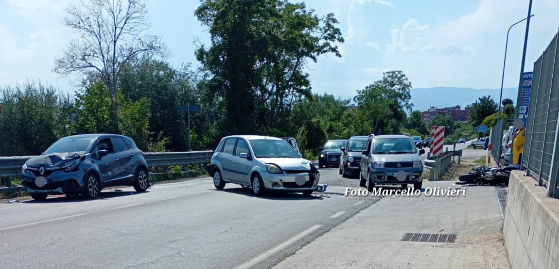 Tra Selva Piana e Bellante Stazione: si scontrano due auto e una moto