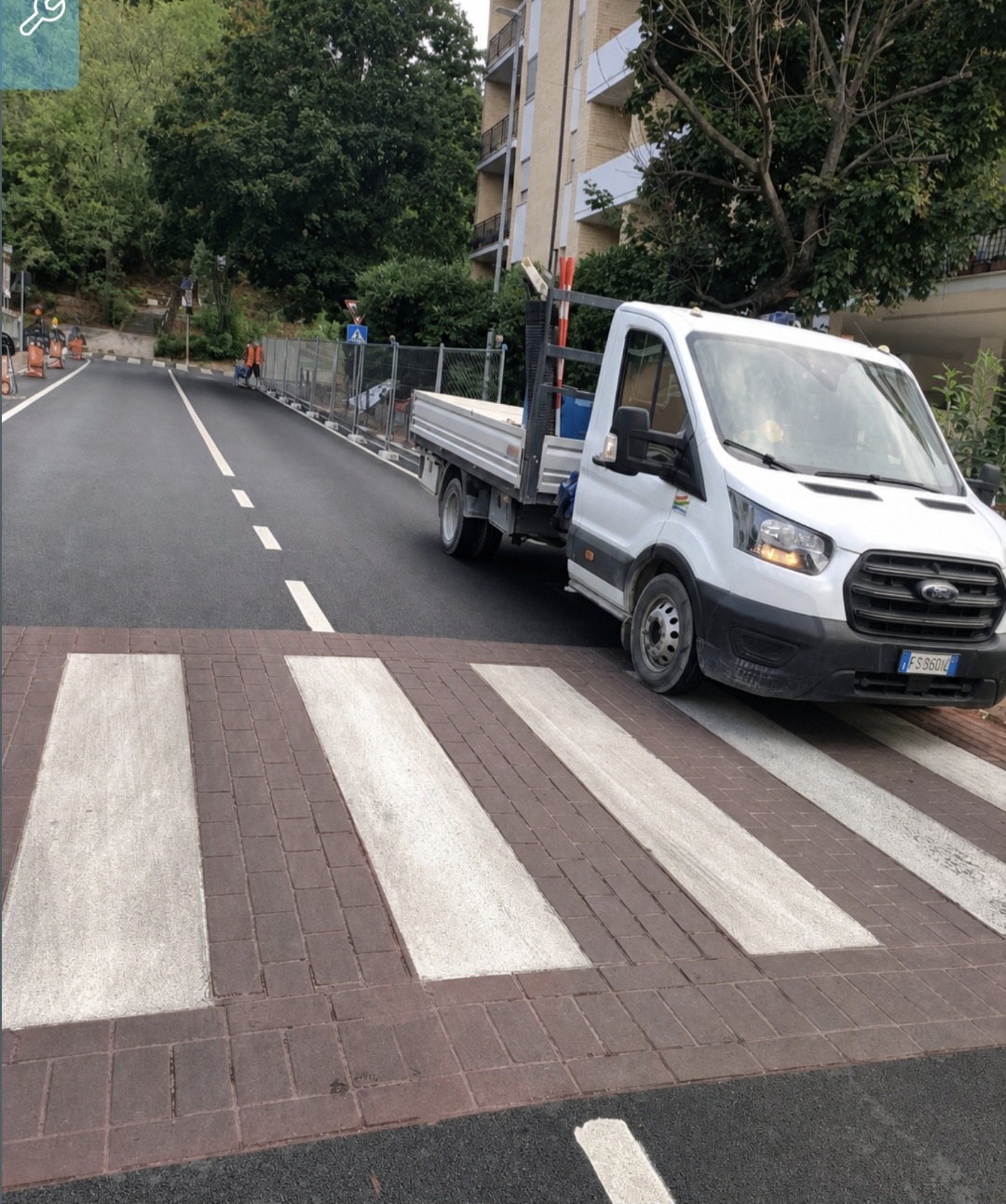 Teramo: marciapiedi di via Roma, cominciati stamani i lavori di sistemazione