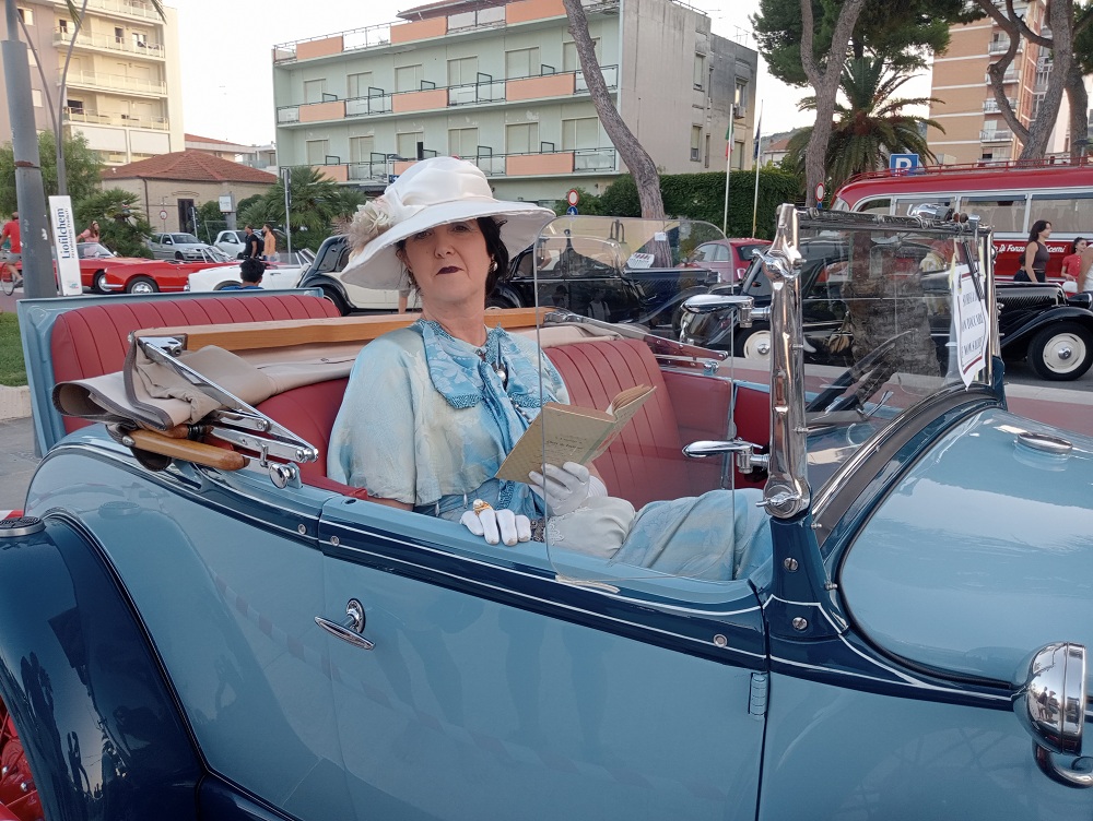 Motori e moda vintage: Roseto ospita la mostra statica di auto, moto e pullman storici