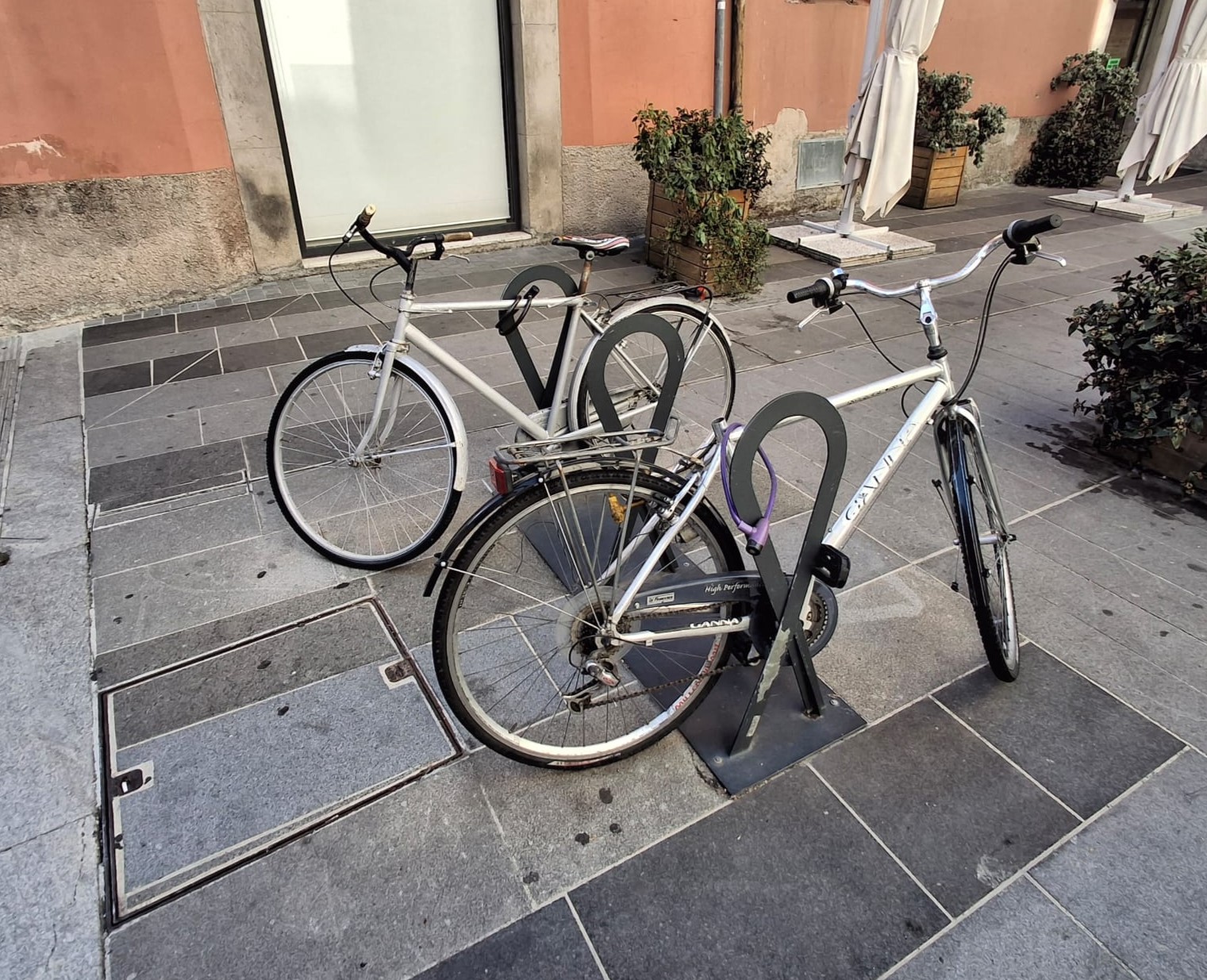 Archeoreperti a due ruote in Corso San Giorgio. L’arredo urbano del terzo millennio