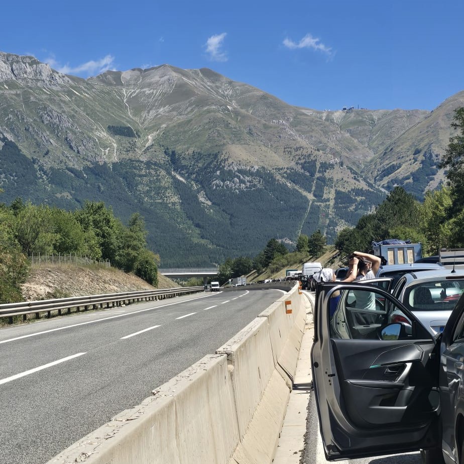Incidente sulla A24 nei pressi di Assergi. Coda di 4 chilometri