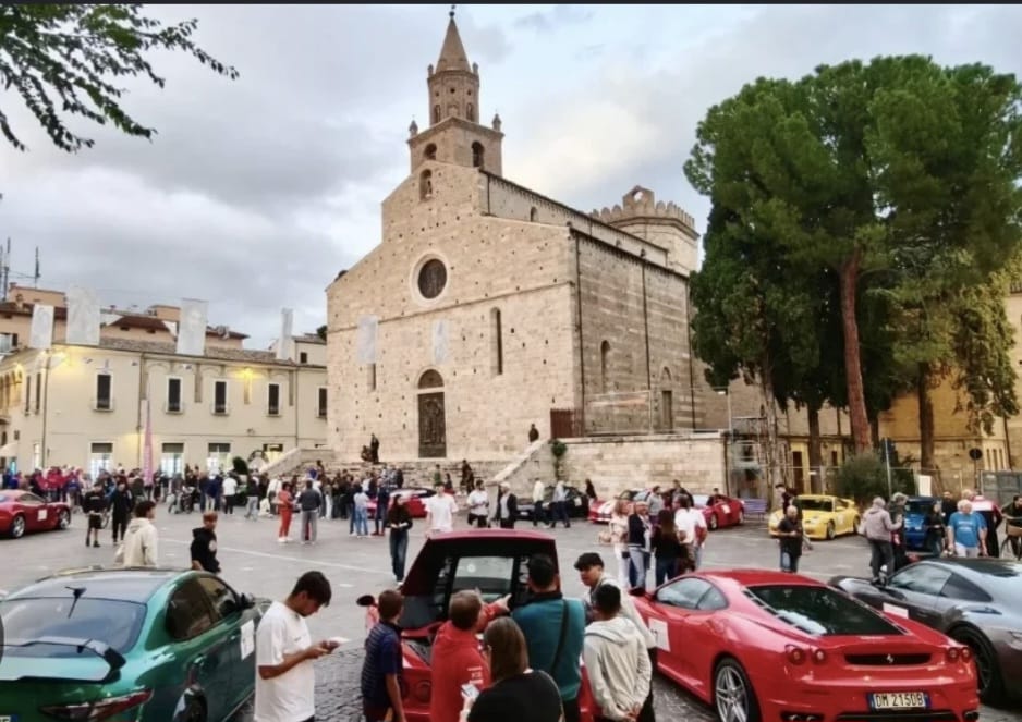 La bellezza in movimento trasforma Teramo nel cuore dell’automobilismo d’epoca.. e non solo