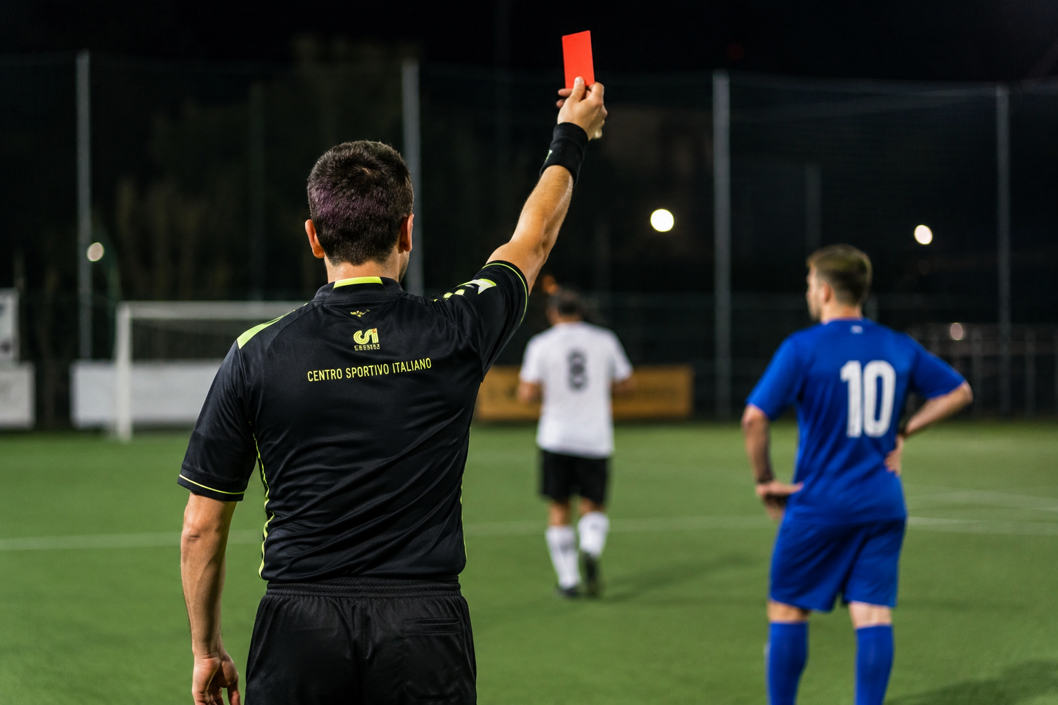 Arbitro aggredito nel torneo di Poggio Morello: 15 giorni di prognosi. Gara sospesa