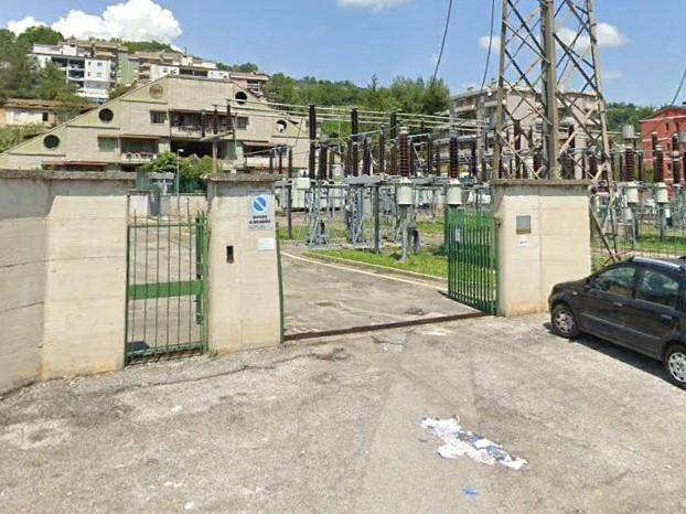 Tace finalmente la sirena Enel alla Cona. Puntuale, dava la sveglia all’alba a tutto il quartiere