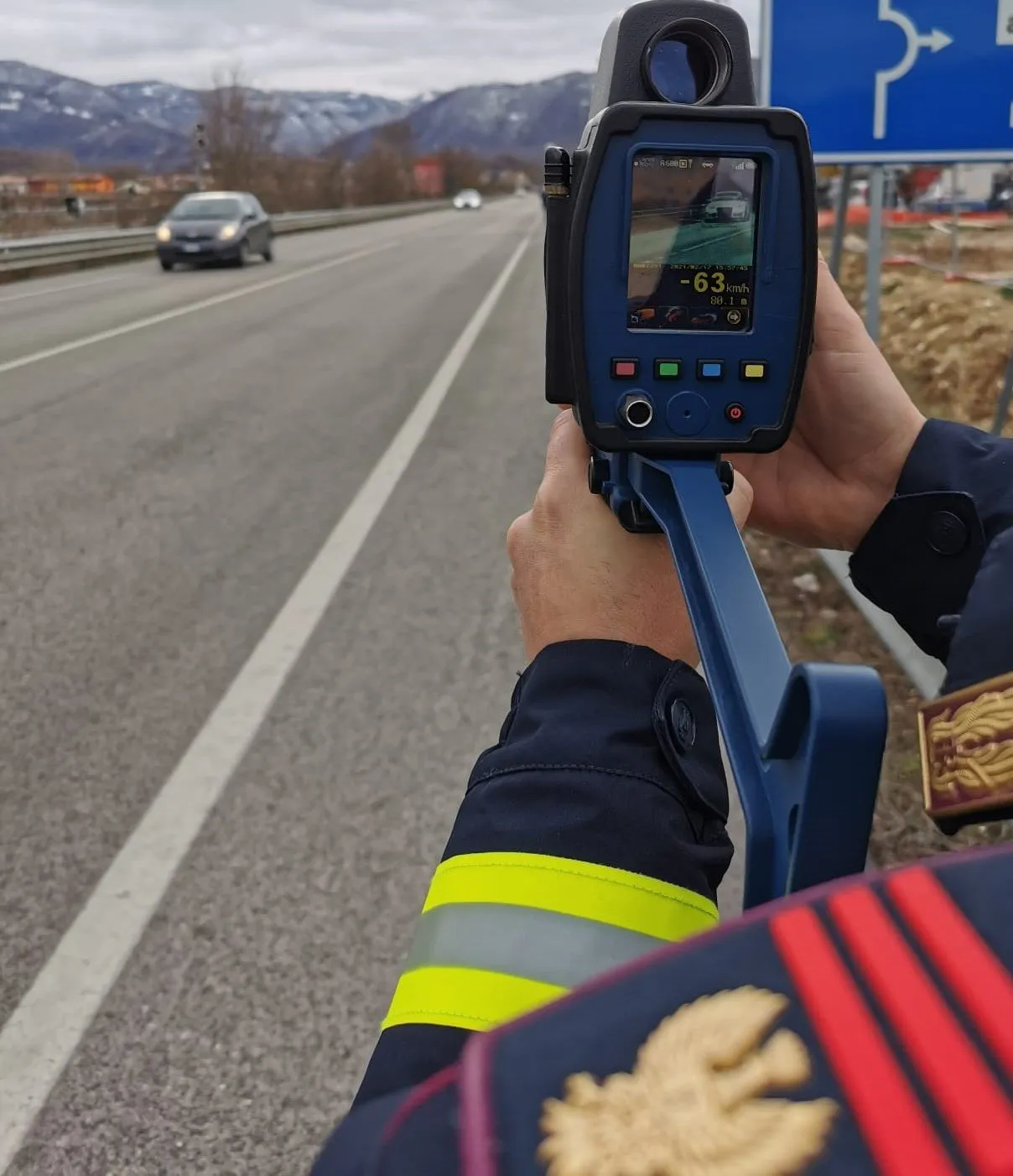 Telelaser in azione sulla Provinciale 8. Sanzioni per eccesso di velocità, assicurazioni e revisioni