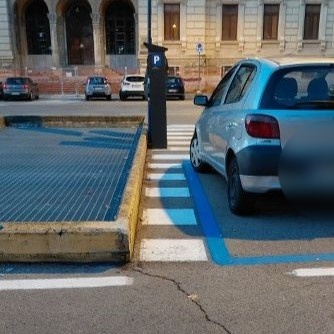 “Un posto auto vale davvero più della libertà di una persona con disabilità?