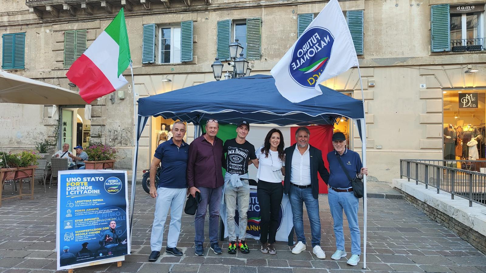 Gazebo di Futuro Nazionale a Vasto. Bocchino: “Interesse crescente attorno al movimento”