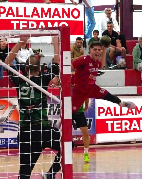 Handball. Derby senza vincitori: Teramo e Chieti firmano il 32-32