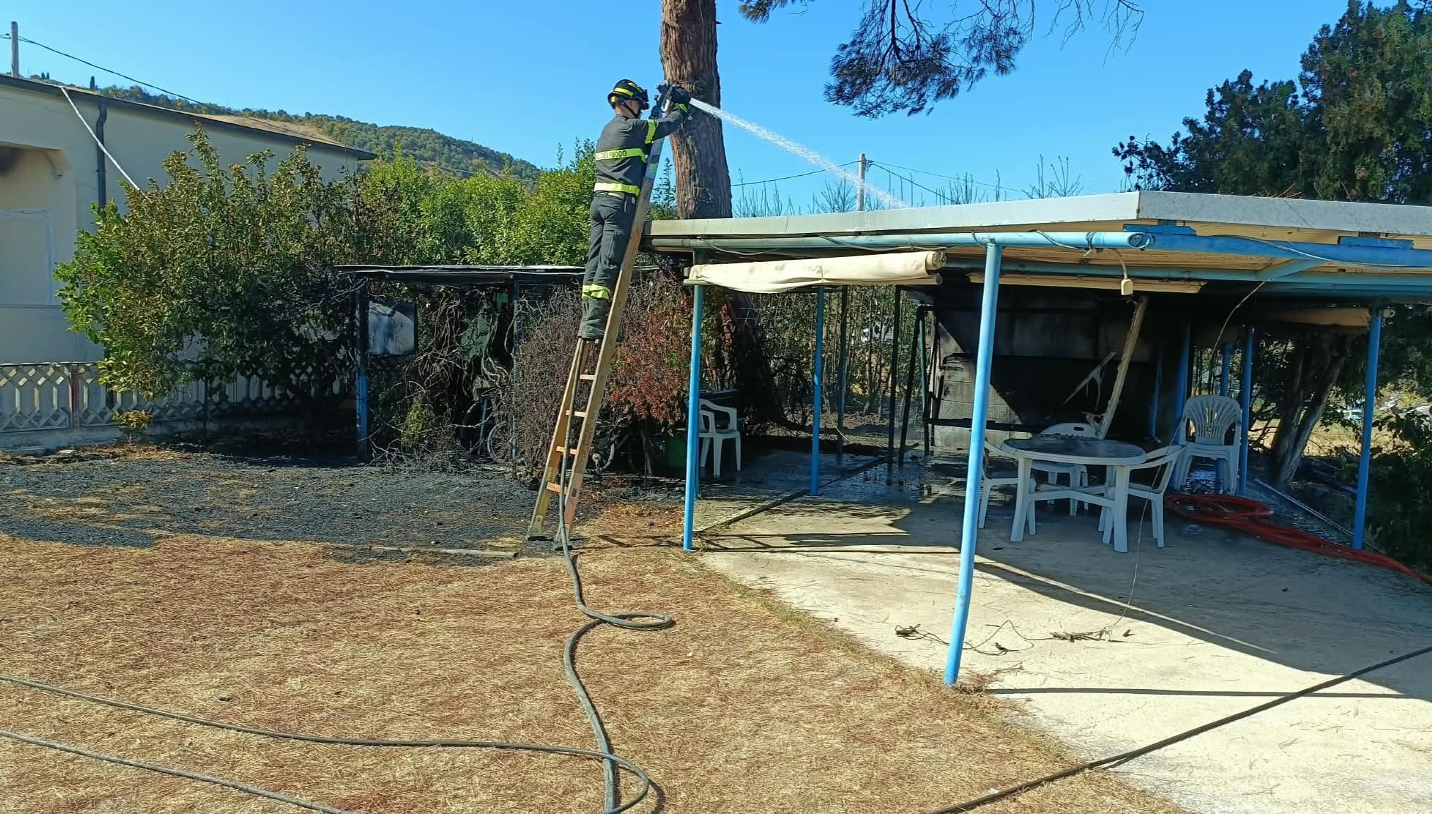 Vigili del Fuoco in azione per incendi tra Pineto e Atri