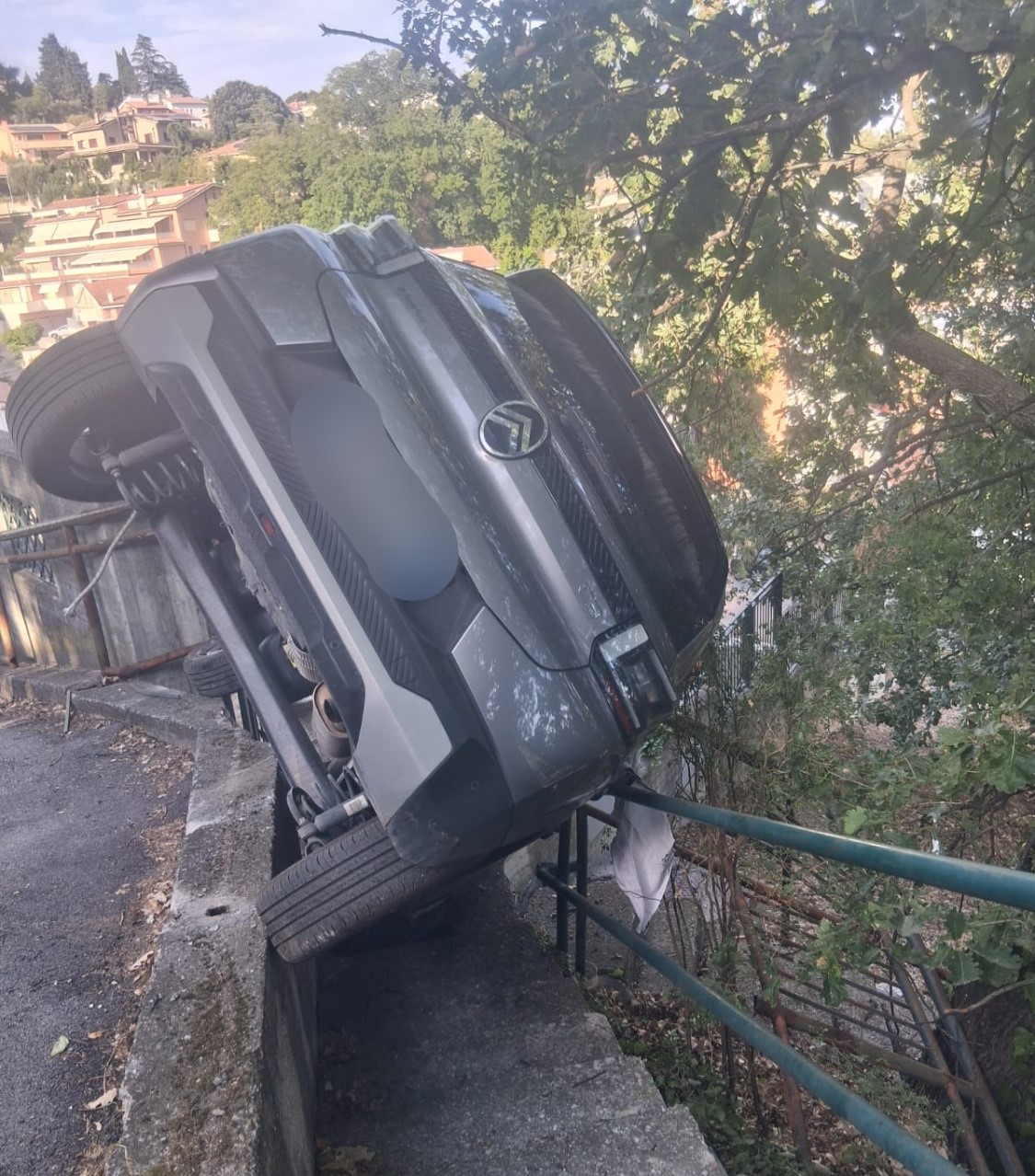 Auto fuori strada a Fonte Baiano: Vigili del Fuoco sul posto