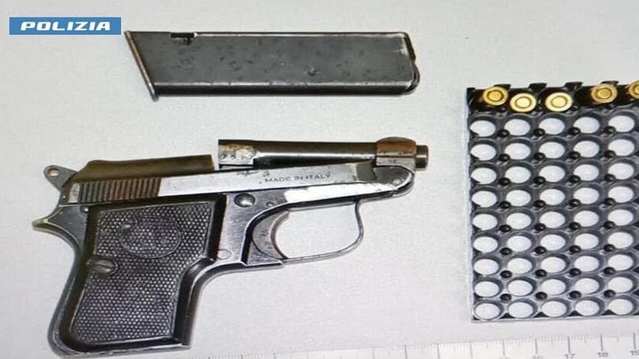 Un minore arrestato e un altro denunciato per possesso di armi e detenzione di sostanze stupefacenti